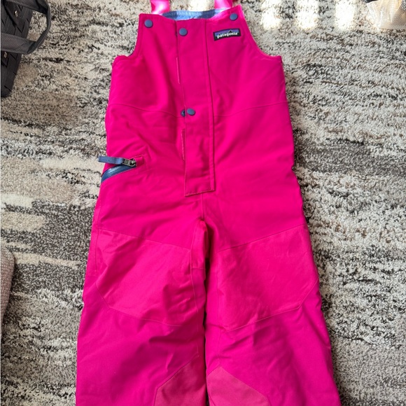Patagonia Baby Snow Pile Bib (Size 2T). Fuschia Pink.